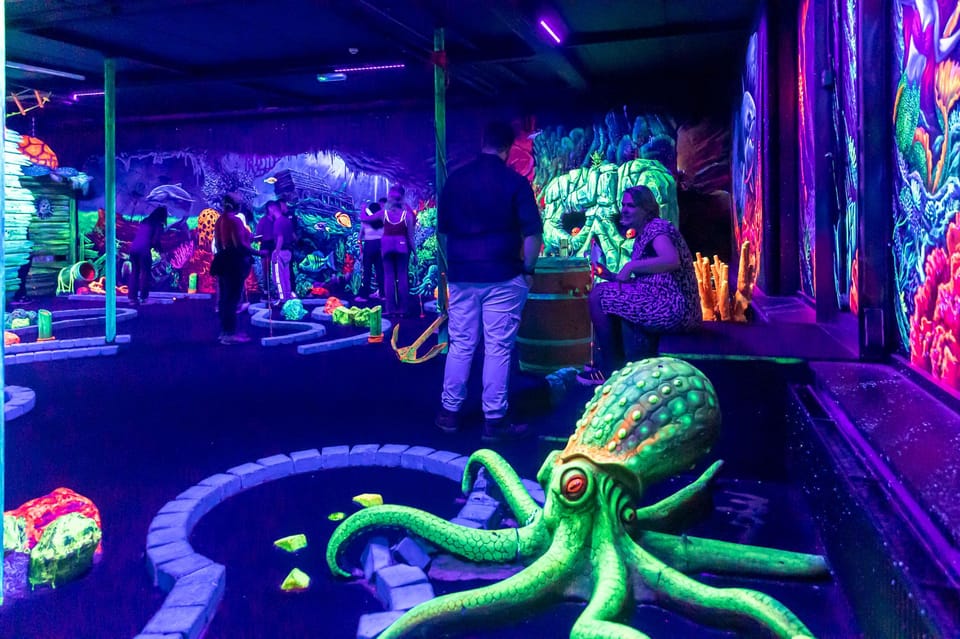 Aloha Amsterdam: 12-Hole Glow-in-the-Dark Mini-Golf - A few practical downsides (so you’re not surprised)