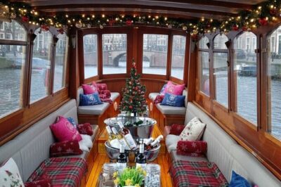 Amsterdam 1-Hour Canal Cruise With Live Guide - Price and what you really get for $26.59