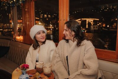 Amsterdam: 2-Hour Canal Cruise incl. Drinks & Dutch Snacks - Boarding at Singel 359: what to expect before you set sail