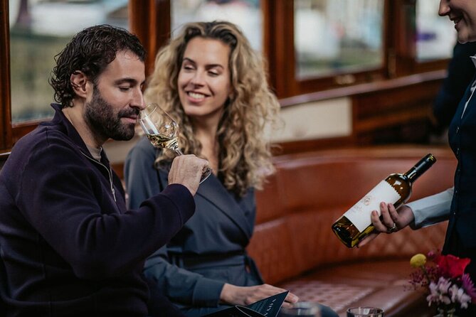 Amsterdam: 2-Hour Canal Cruise incl. Drinks & Dutch Snacks - Quirky stops you’ll recognize: cat museums, cheese, and the nine streets