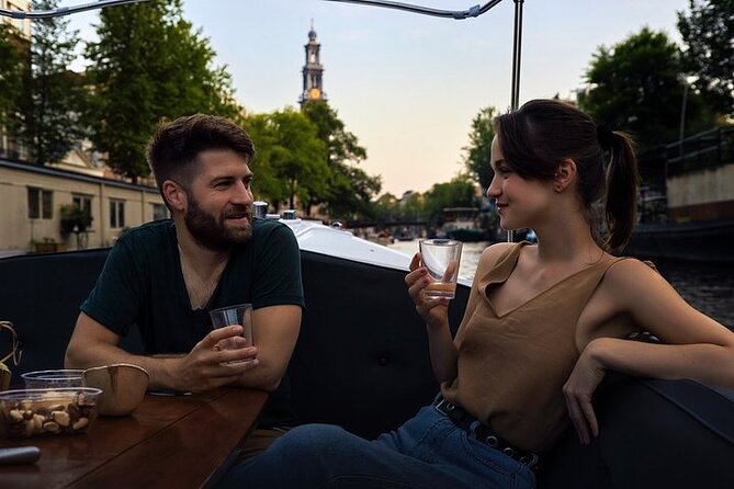Amsterdam 2-hour Private Canal Cruise with Live Guide and Drinks - Seven Bridges in Reguliersgracht: the photo sequence moment