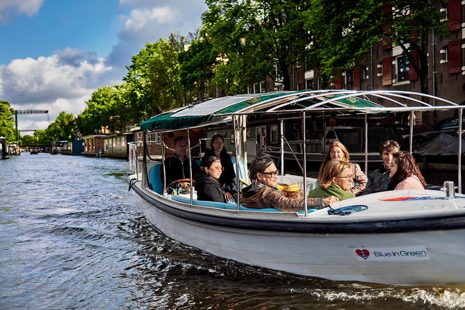 Amsterdam 2-hour Private Canal Cruise with Live Guide and Drinks - Live guide + local skipper: what you actually get from the narration