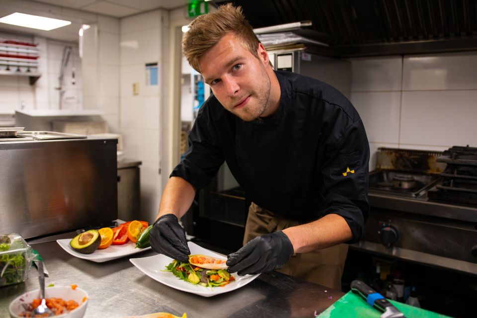 Amsterdam: 3 Course Dinner in the Dark - The Role of Blind Wait Staff: What Service Feels Like in Darkness