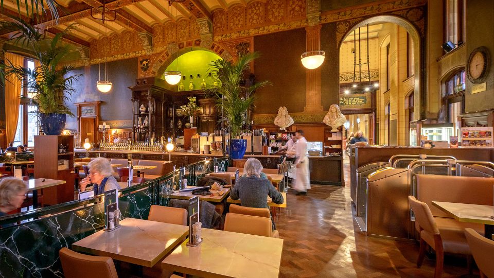 Amsterdam: 3-Course Meal in Historic 1st Class Waiting Rooms - From platform bustle to first-class calm