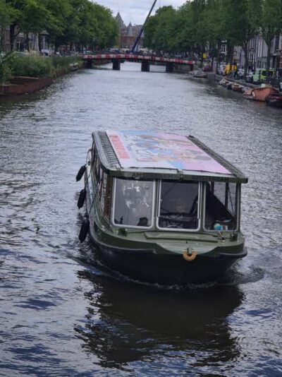 Amsterdam: 420 Smoke-Friendly Boat Tour - Boarding in the Red Light District: Finding the White Boat