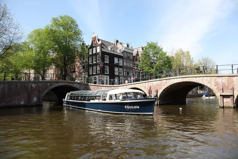 Amsterdam: 75 Minute City Canal Cruise with Audio Guide - A 75-minute cruise that gives you fast Amsterdam bearings