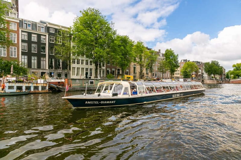 Amsterdam: 75 Minute City Canal Cruise with Audio Guide - How it feels onboard: warmth, crowd level, and the captain’s role