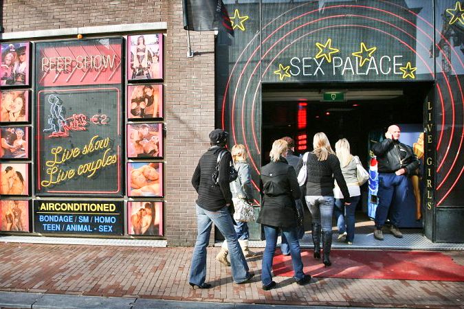 Amsterdam: After Dark Red Light District Tour - Bulldog The First Coffeeshop and the rules of Amsterdam’s coffee culture