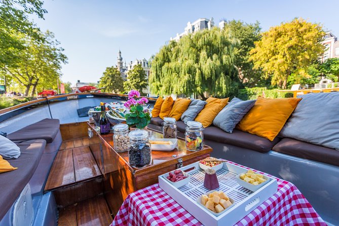 Amsterdam All-Inclusive 90-Minutes Heated Cruise by Captain Jack - The vibe: unlimited drinks, but keep your voice down