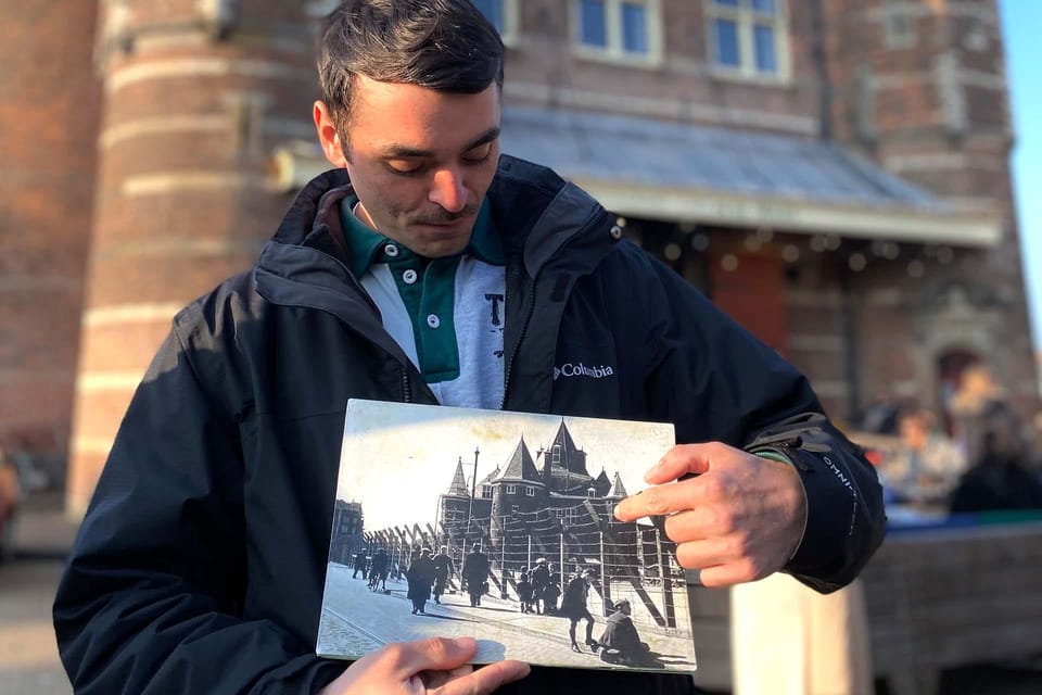 Amsterdam: Anne Frank Guided Small Group Walking Tour - Dam Square and Nieuwezijds Voorburgwal: setting the WWII context fast