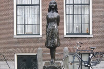 Amsterdam: Anne Frank Walking Tour - Starting at Waterlooplein (and why meeting points can vary)