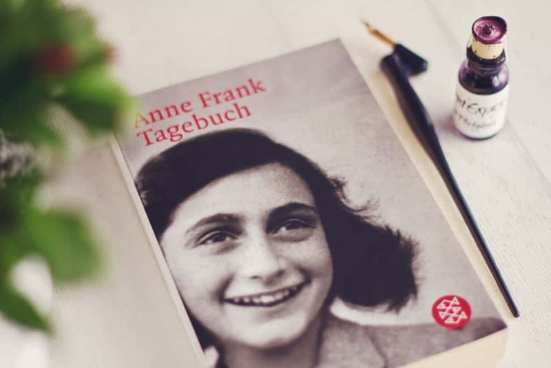 Amsterdam: Anne Frank Walking Tour - Guided in EN/DE/IT/ES - Where you start at De Waag (and how not to end up at the wrong door)