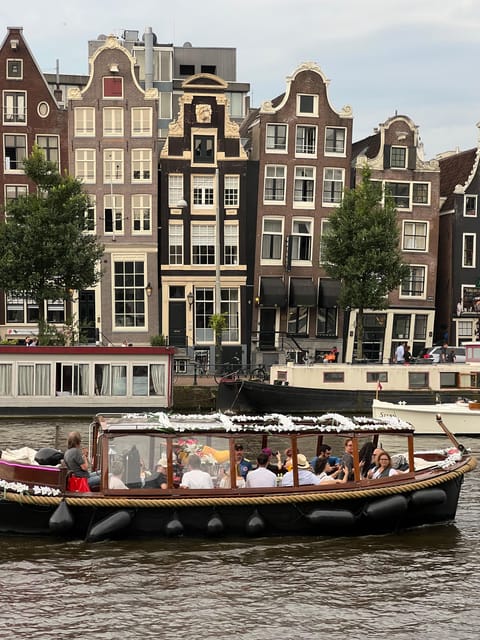 Amsterdam: Boat Tour with Optional Unlimited Drinks - Why the Guide Makes This Tour Feel Personal