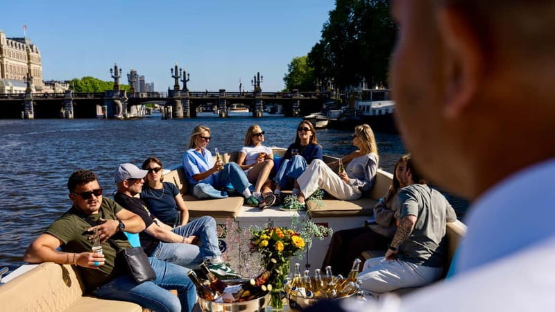 Amsterdam: Canal Cruise in Open Boat with Drink Option - One hour, many landmarks: how the route plays out stop by stop