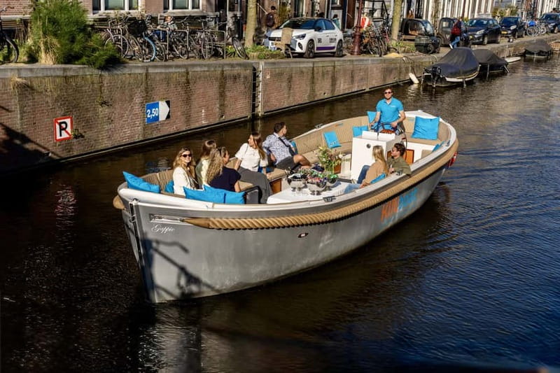 Amsterdam: Canal Cruise in Open Boat with Drink Option - Drinks on board and the value of the optional upgrade