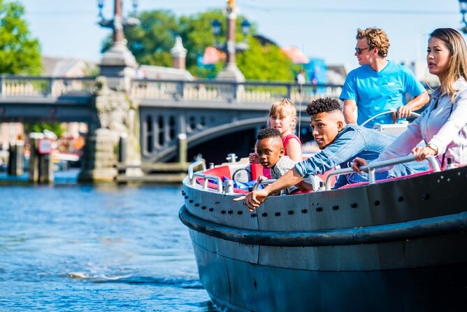Amsterdam Canal Cruise in Open Boat with Unlimited Drinks Option - The photo-moment rhythm: why timing matters on a cruise