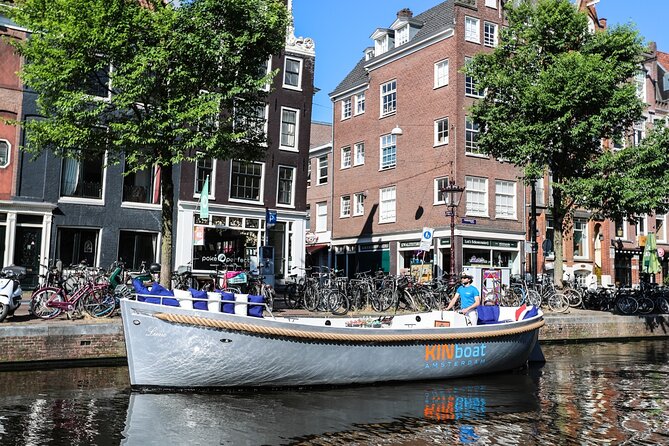 Amsterdam Canal Cruise in Open Boat with Unlimited Drinks Option - Gliding around UNESCO canals: what you should watch for