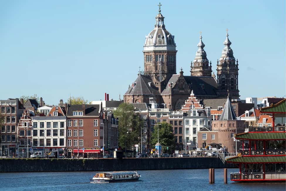 Amsterdam: Canal Cruise with Live Commentary & Audio Guide - Key highlights worth planning for