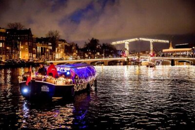 Amsterdam Canal Cruise With Live Guide and Unlimited Drinks - Getting On Board at Amstel 51F (and What the Boat Experience Feels Like)