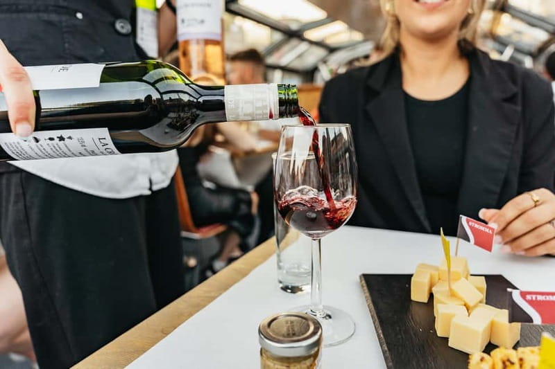 Amsterdam: Cheese & Wine Cruise Tasting Experience - Why this canal cruise works so well in Amsterdam