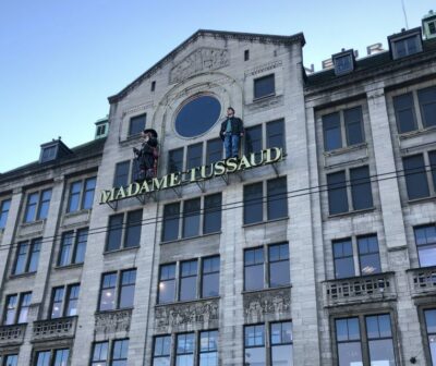 Amsterdam: City Center Walking Tour in italian - From Euro Pub to Rembrandtplein: how the 2–2.5 hours moves