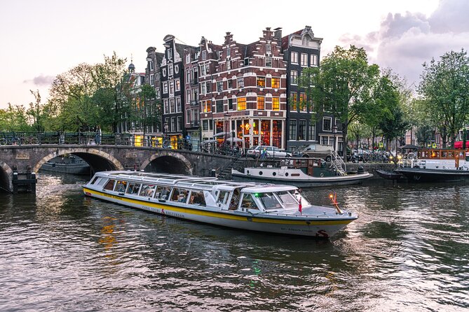 Amsterdam City Centre Cruise on heated boat with Audioguide - Where you’ll want to sit for seeing and filming