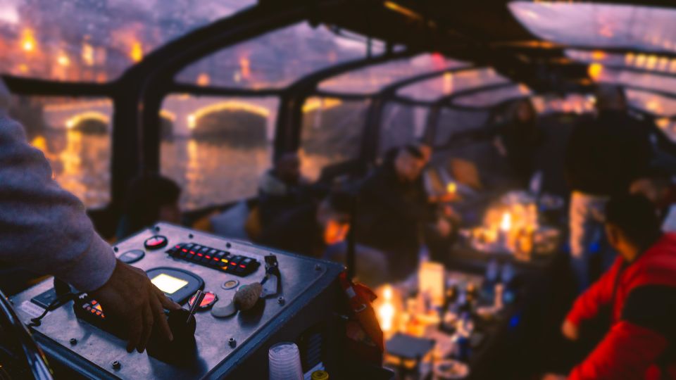 Amsterdam: Covered Canal Booze Cruise with Unlimited Drinks - What You’ll See Along the Route: Red Light District to the Seven Bridges Area