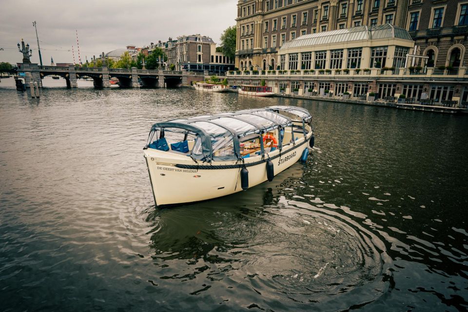 Amsterdam: Covered Canal Booze Cruise with Unlimited Drinks - Drinks and the Host-Captain Team: Why the Hour Feels Longer