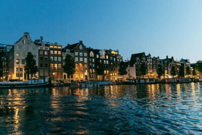 Amsterdam: Evening Cruise with Optional Wine and Snacks - Boarding at Stadhouderskade: plan for an easy start