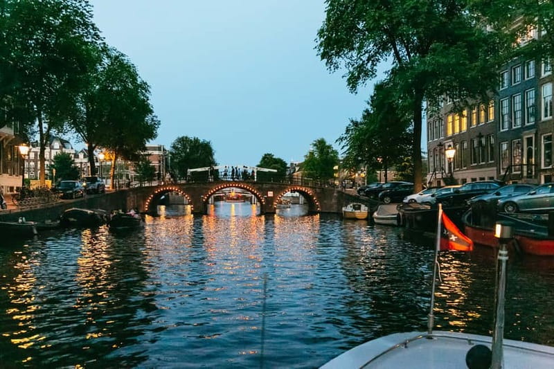 Amsterdam: Evening Cruise with Optional Wine and Snacks - Magere Brug, Amstelsluizen, and the Royal Carré stretch