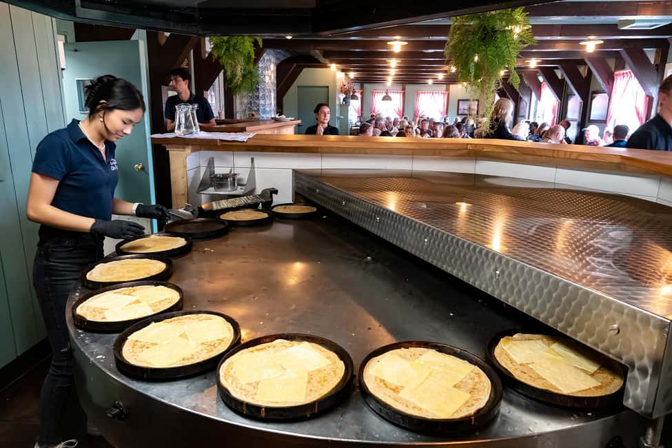 Amsterdam: Explore Zaanse Schans: Half-Day Luxury Coach Trip - Clogs and the wooden shoe shop: craft culture, not just souvenirs