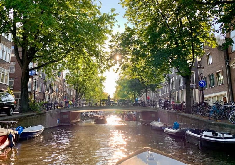 Amsterdam: German Canal Cruise with Unlimited Drinks Option - Why This Amsterdam Canal Cruise Works in Just One Hour