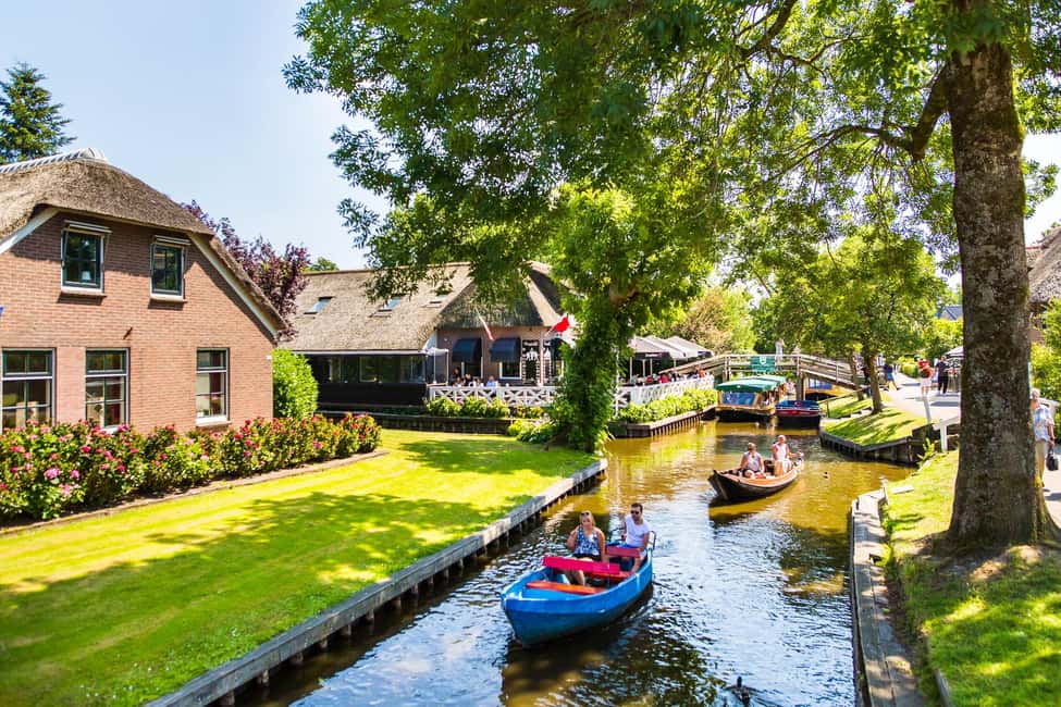 Amsterdam: Giethoorn Day Trip with Boat Tour - De Weerribben-Wieden National Park: A Different Kind of Water View