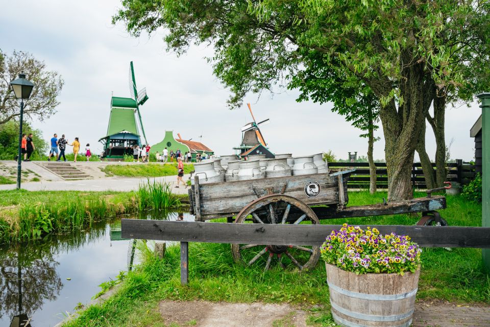 Amsterdam: Giethoorn, Volendam, and Zaanse Schans Tour - Accessibility and who should skip this tour