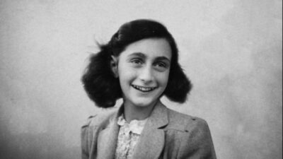 Amsterdam: Guided Anne Frank Small-Group Walking Tour - Meeting at Jonas Daniël Meijerplein: find Esnoga first