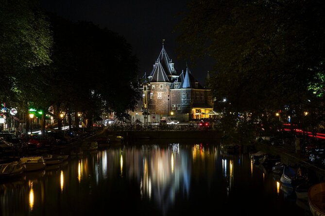 Amsterdam: Haunted History and Ghost Walking Tour - Starting at Dam Square and finding the tour fast