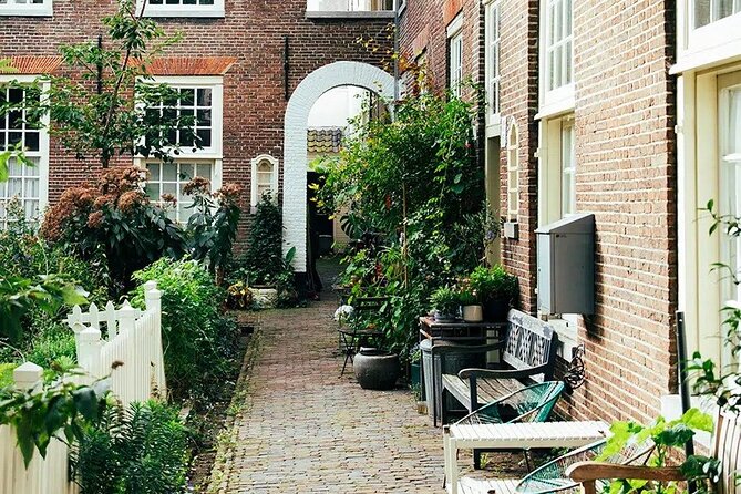 Amsterdam High-End Dutch Food & History Tour - Up to 8 guests - Sunday & Monday Menu: Holtkamp Shrimp Croquette and Javanese Spekkoek