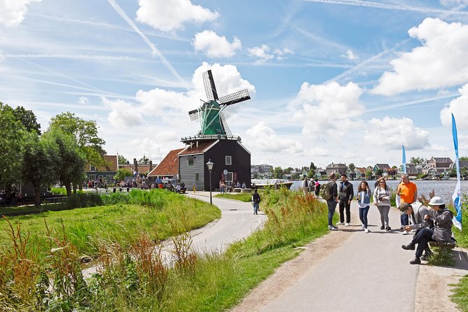 Amsterdam: Keukenhof and Zaanse Schans Windmills Guided Day Trip - Zaanse Schans windmills: open-air history you can walk through