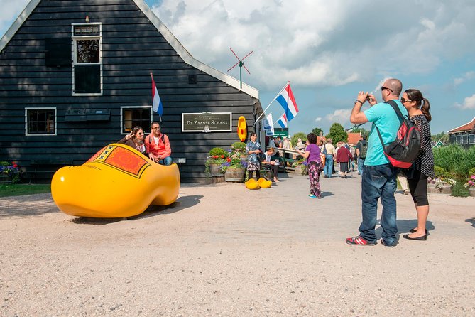Amsterdam: Keukenhof and Zaanse Schans Windmills Guided Day Trip - Optional Amsterdam canal cruise: a smooth way to close the day