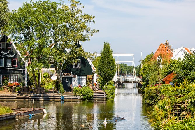 Amsterdam: Keukenhof, Zaanse Schans & Volendam Tour - Bus Timing and Seat Reality: The Logistics That Can Make or Break Your Day
