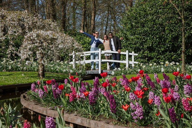 Amsterdam: Keukenhof, Zaanse Schans & Volendam Tour - Volendam and Marken: Stilt Houses, Traditional Dresses, and a Boat Break