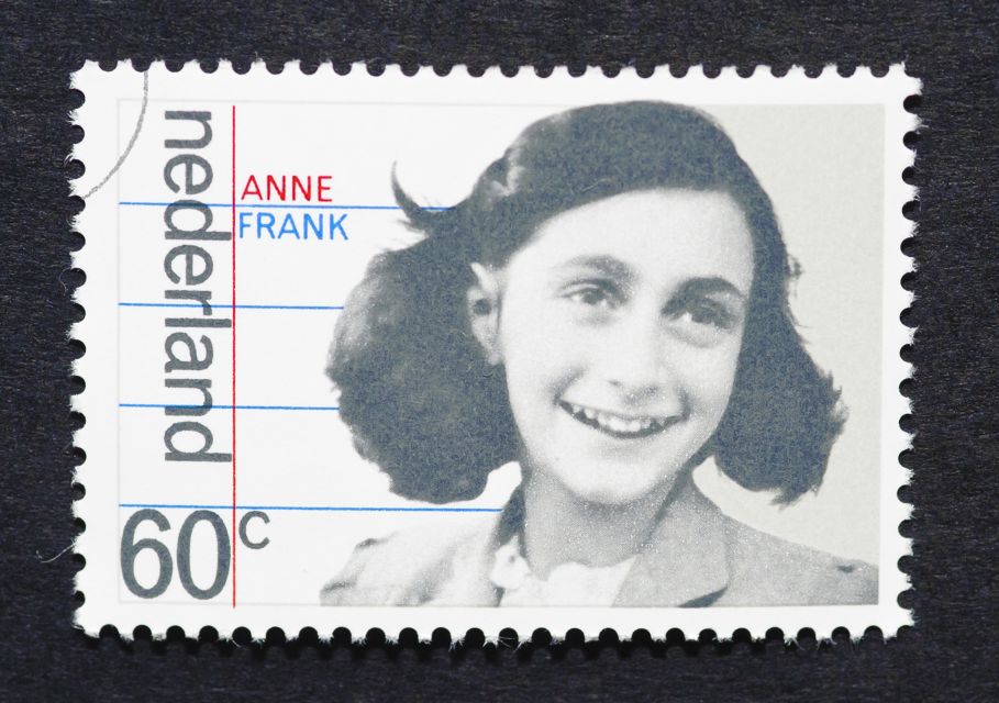 Amsterdam: Life of Anne Frank and World War II Walking Tour - Jewish Historical Museum and the memorial stops that demand a pause