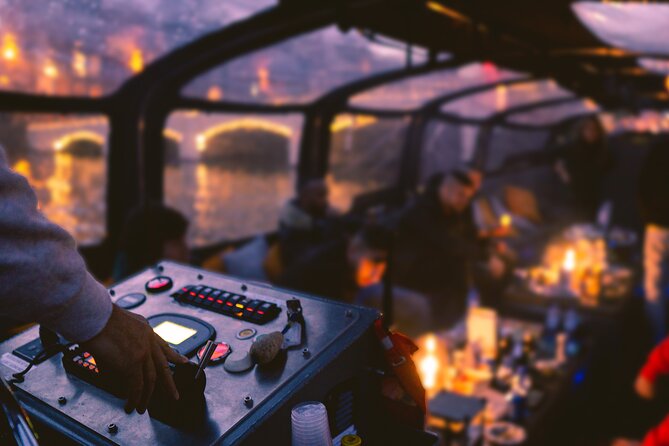 Amsterdam: Light Festival Cruise with Unlimited Drinks Option - Drinks, Warmth, and the Comfort Math