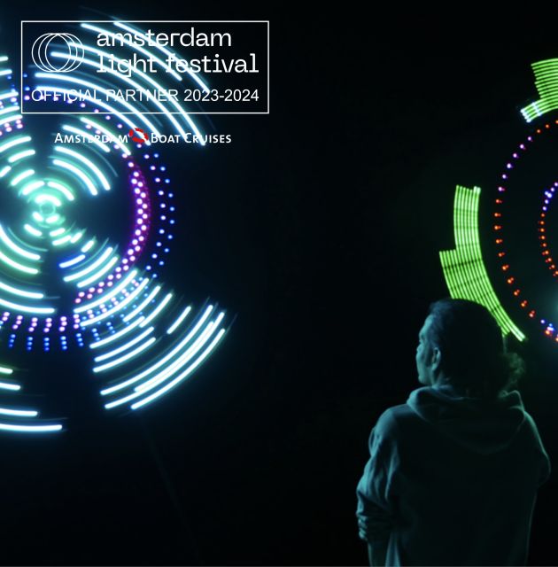 Amsterdam Light Festival Live Commentary & Optional Drinks - Drinks, stroopwafel, and staying warm without turning it into a meal
