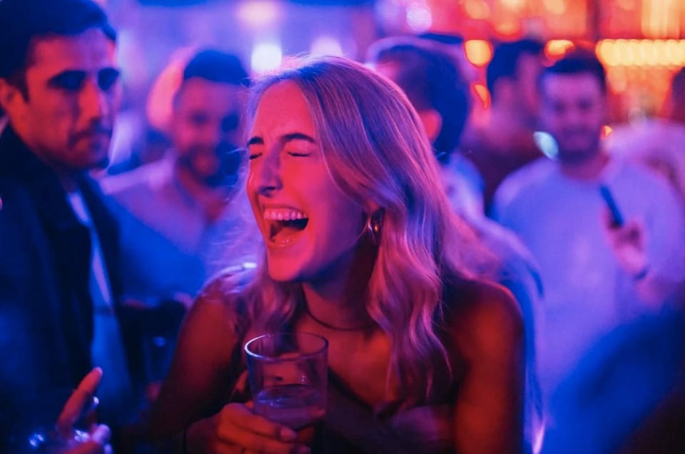 Amsterdam: Ludwig's Red Light Pub Crawl with VIP Club Entry - A 4-Hour Red Light District Night With a Built-In Party Plan