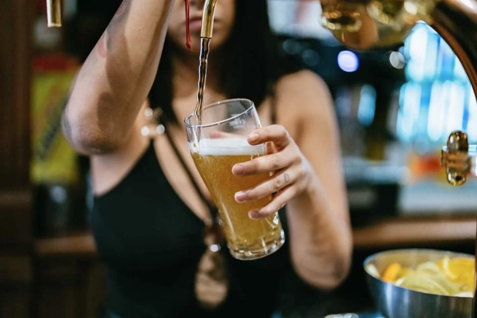Amsterdam: Ludwig's Red Light Pub Crawl with VIP Club Entry - VIP Club Entry and Express Security: Why the Ending Matters