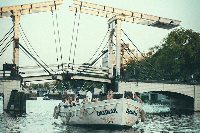 Amsterdam: Luxury Boat Cruise Unlimited Cocktails, Beers & Wines - The 60-minute canal loop: what you’ll likely spot