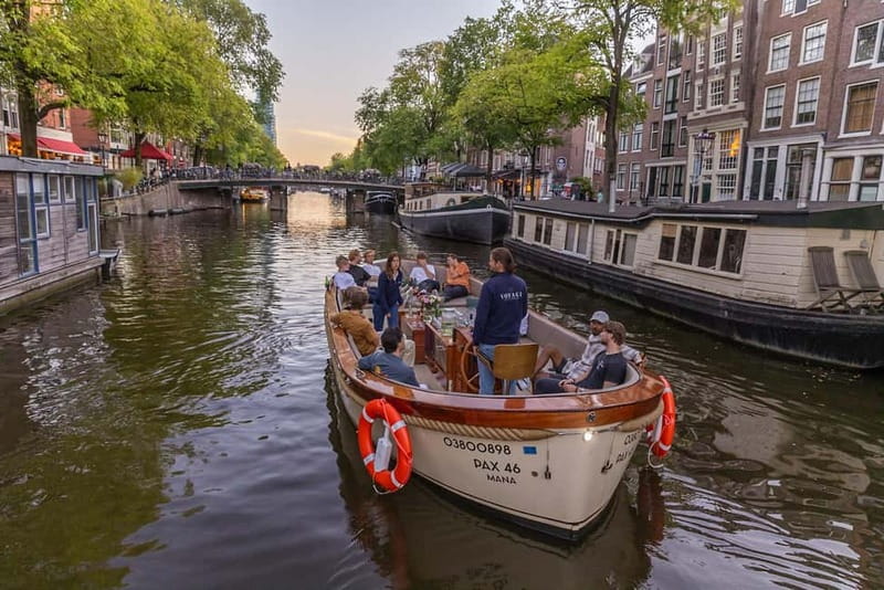 Amsterdam: Luxury Canal Cruise with Optional Snacks & Drinks - Skinny Bridge to the Dancing Houses: the visual punch of the city