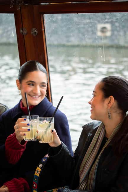 Amsterdam: Luxury Cruise Unlimited Cocktails & Snacks Option - What you’ll learn from the guide’s narration