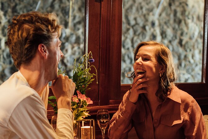 Amsterdam: Luxury Saloon Boat Cruise with Cocktails & Waffle - How to make the hour more enjoyable